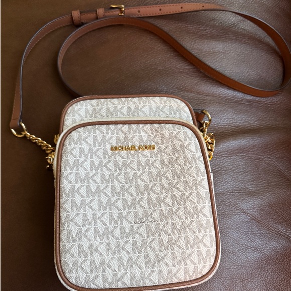 Authentic Michael Kors Womens Jet Set Travel Medium Logo Crossbody Bag (white) - Picture 1 of 7